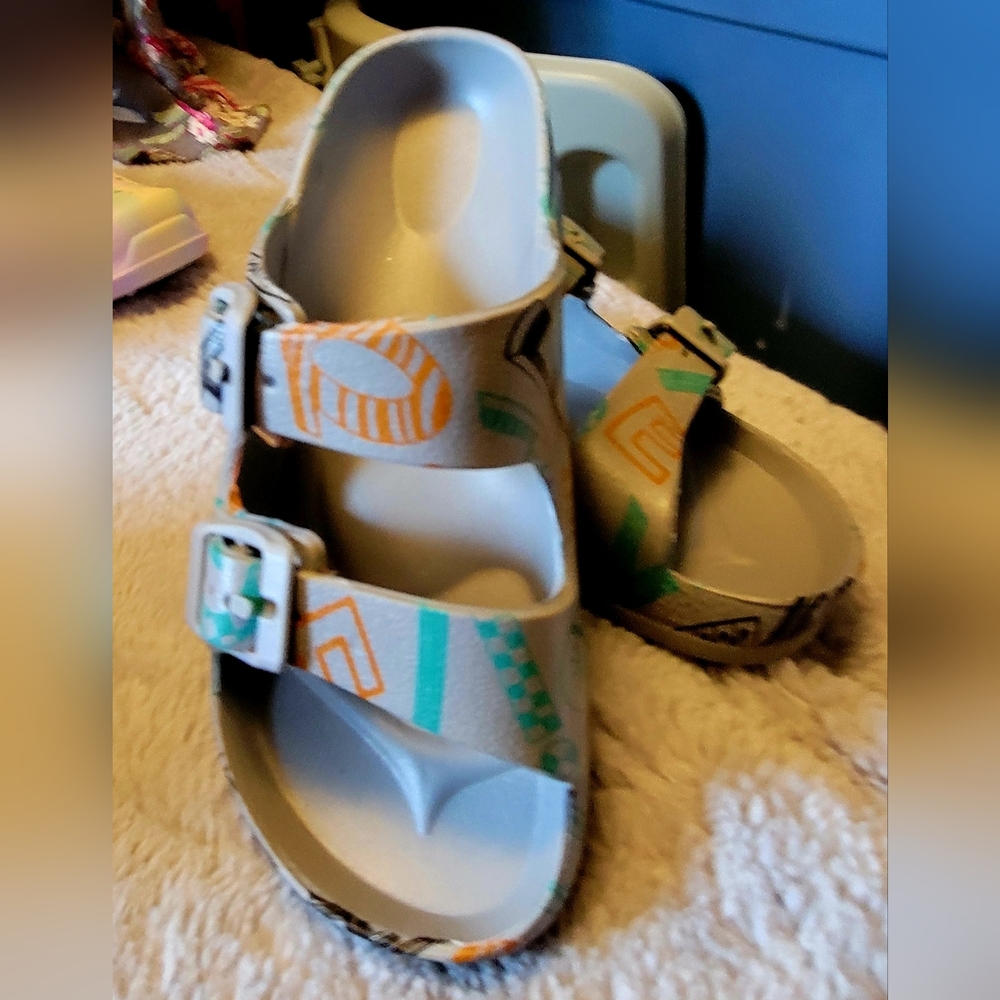 NWOT FUNKEYMONKEY Kids  Slide Sandals size 11 Gray W  Multicolor Accents Unisex